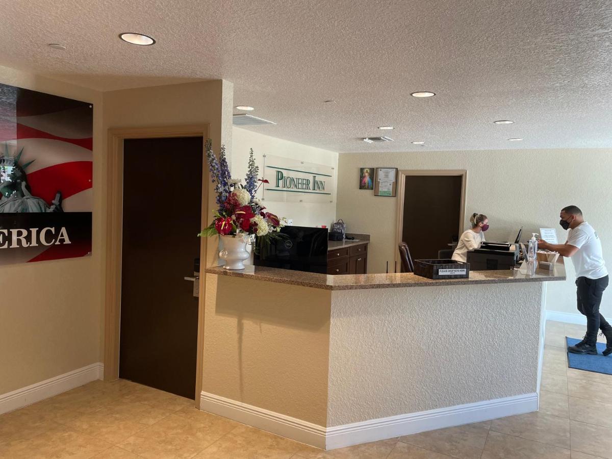 Pioneer Inn Royal Palm Beach Luaran gambar